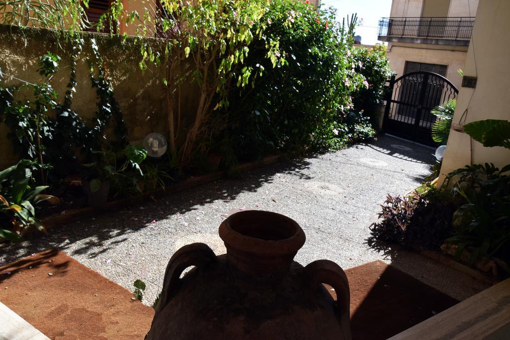 Artroom Garden Ното Екстер'єр фото